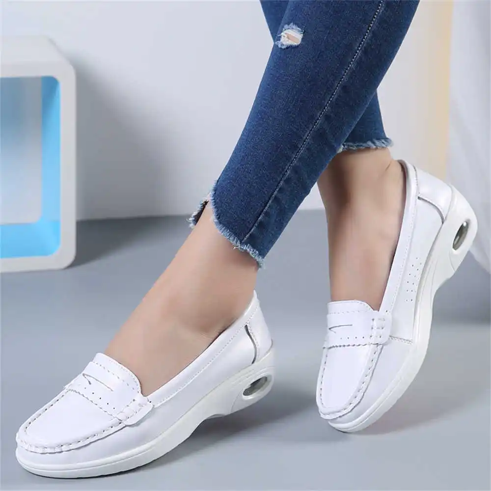 Thick Sole Slipon White Traine - Travel Accessories For Young Men recension och pris